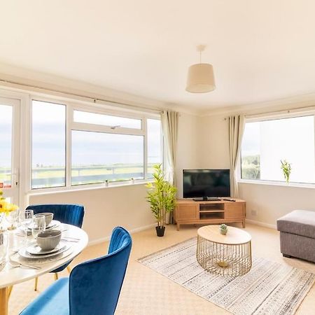 Incredible Sea View 2 Bedroom Beach Apartment Bournemouth Esterno foto
