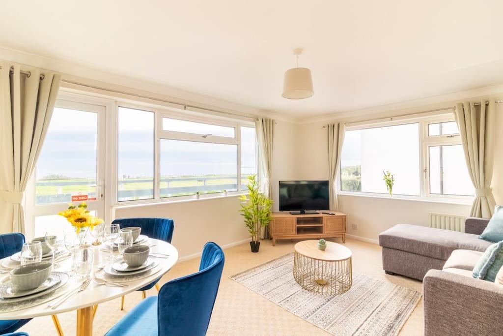 Incredible Sea View 2 Bedroom Beach Apartment Bournemouth Esterno foto