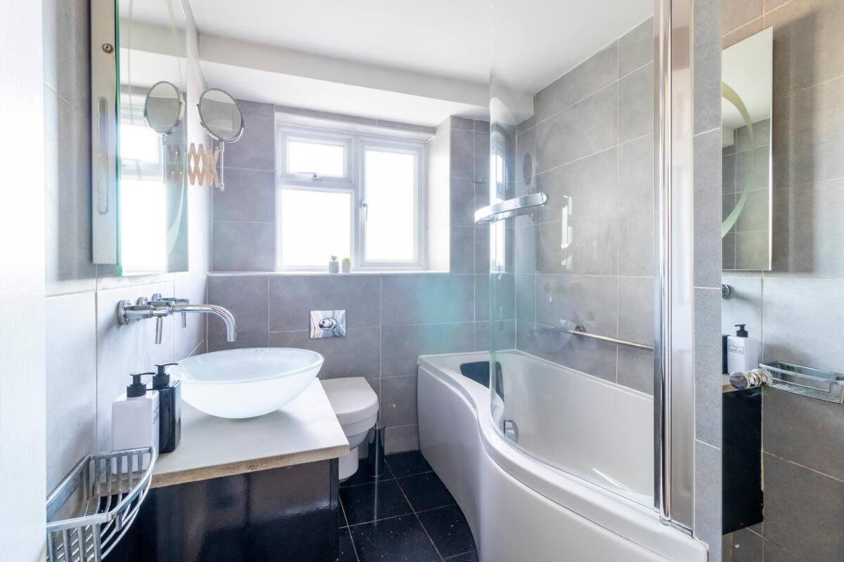 Incredible Sea View 2 Bedroom Beach Apartment Bournemouth Esterno foto